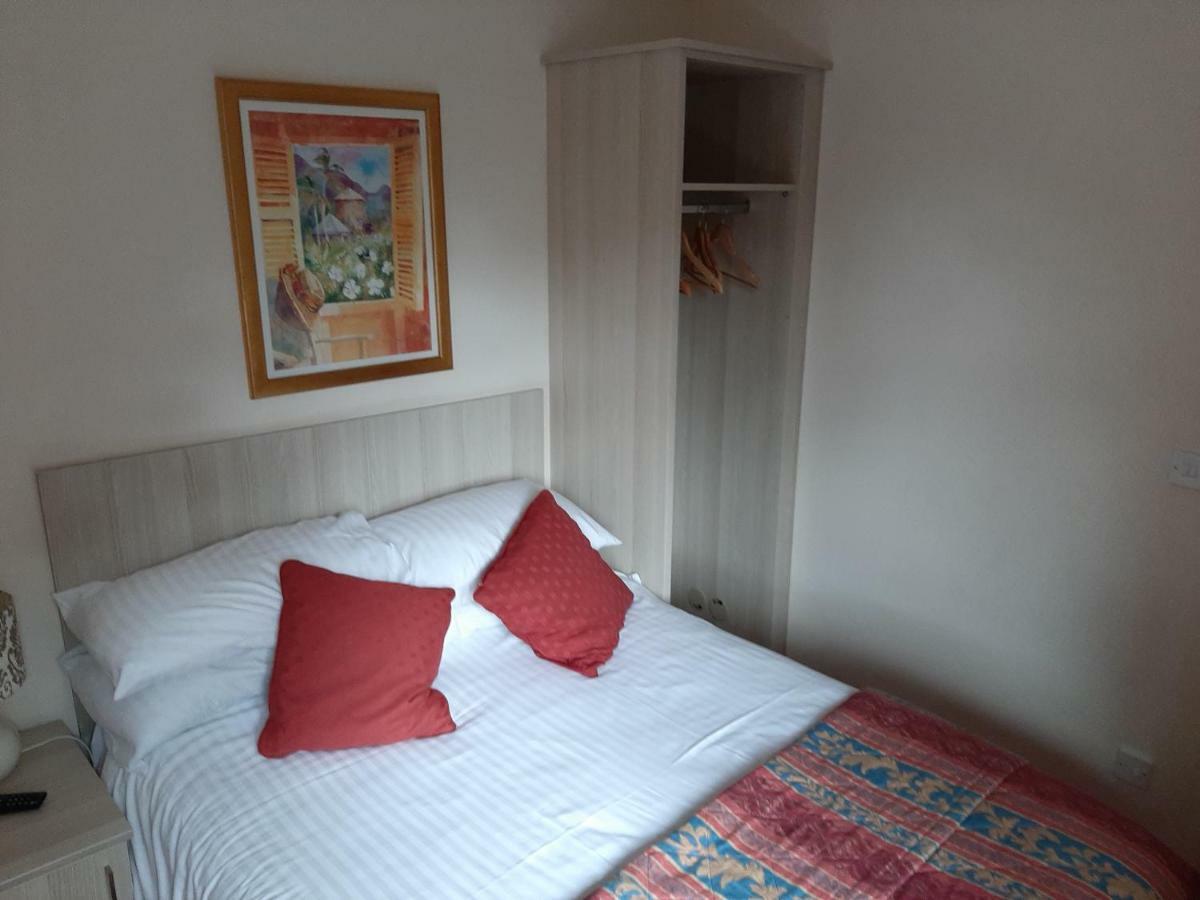 The Pilgrim'S Guest House นิวเบอรี ภายนอก รูปภาพ