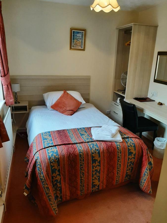 The Pilgrim'S Guest House นิวเบอรี ภายนอก รูปภาพ